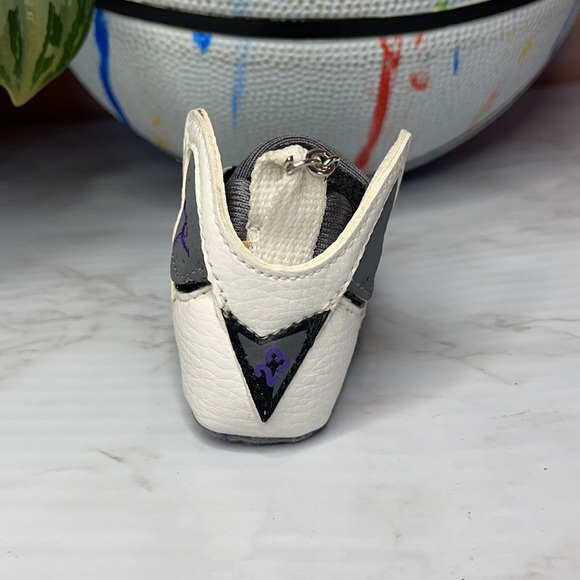 Nike Air Jordan 7 - Flint Grey Keychain - Picture 4 of 8